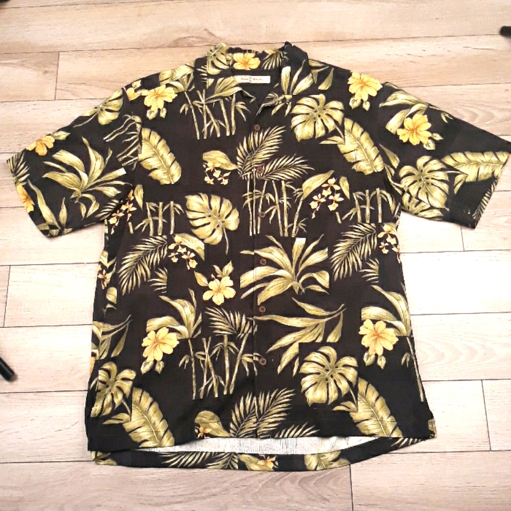 TOMMY BAHAMA Black Green Floral Silk Medium Hawaiian Short Sleeve‎ Shirt